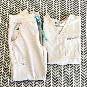 Figs Scrubs Catarina Top and Zamora Pant - XS set